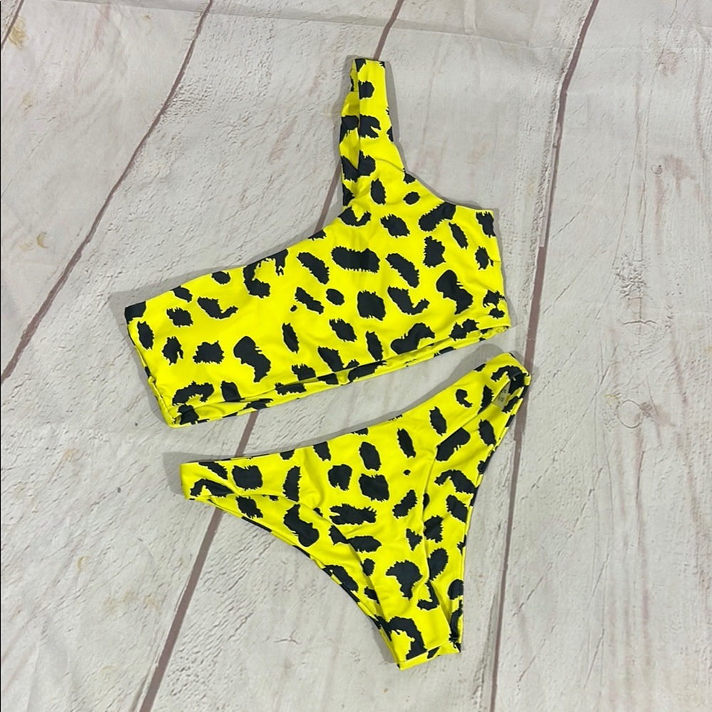 SHEIN Yellow and Black Patterned Bikini Size S